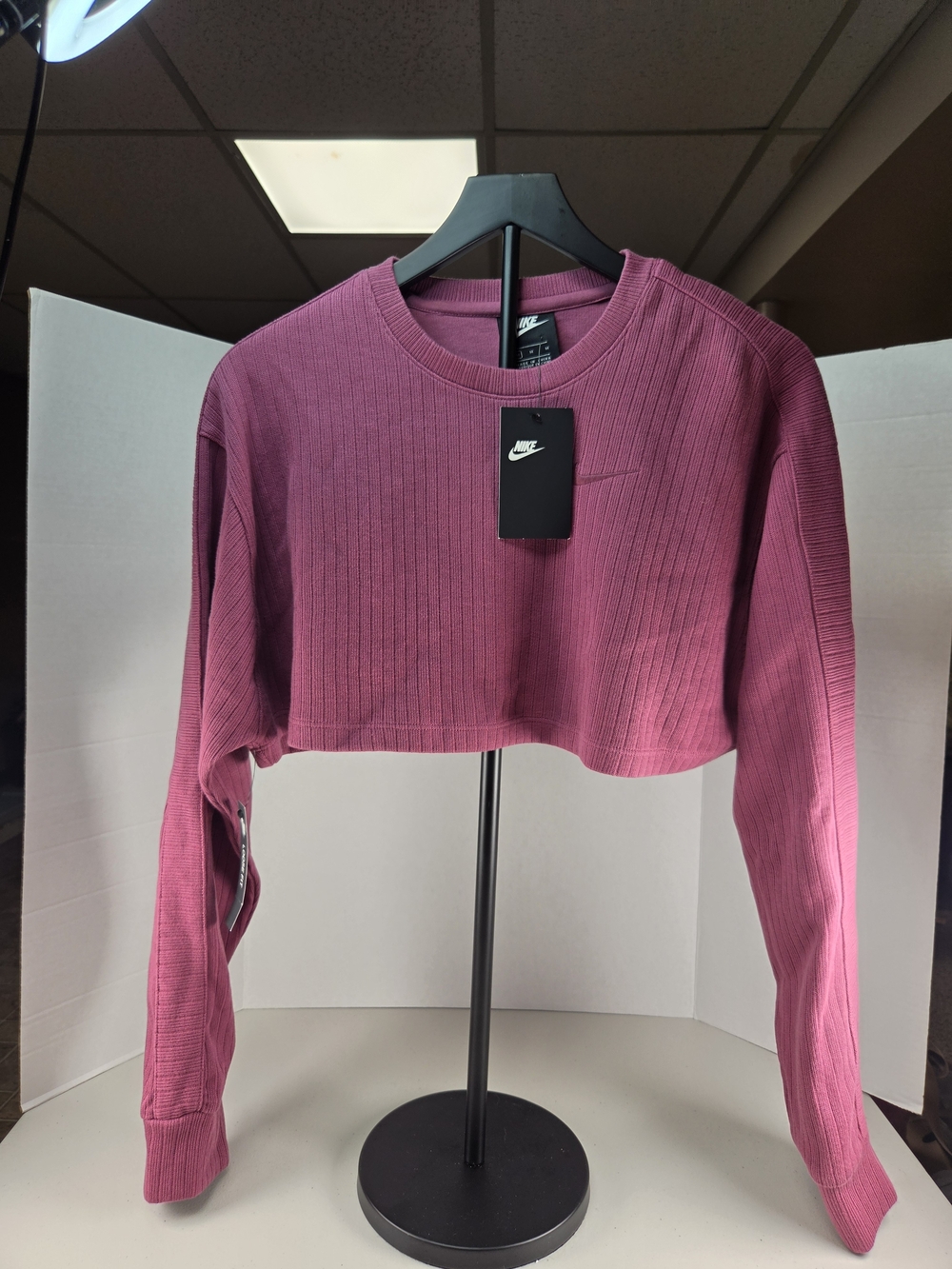 NWT Medium Nike Women’s Cropped Ribbed Crop Top Loose Fit Coupe Large Berry